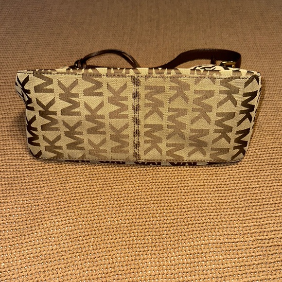 Michael Kors Brown Shoulder Bag with Signature Monogram - Picture 5 of 11